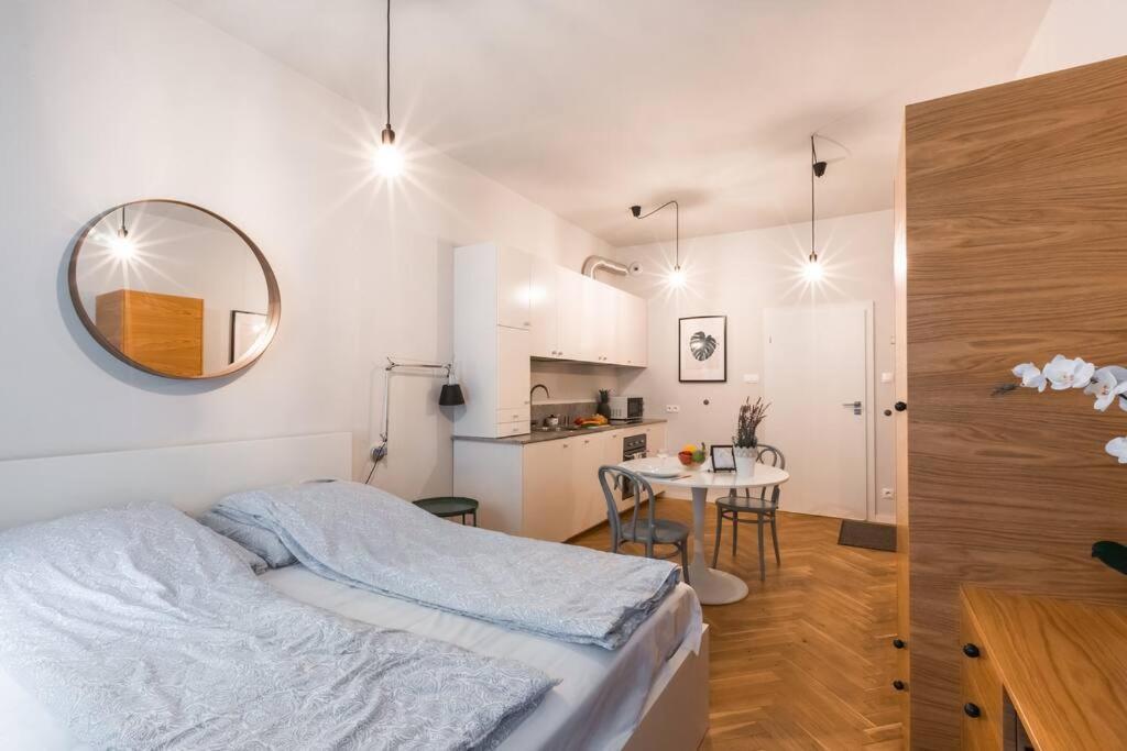 Cute Apartment Perfect For Business And Travel. Varsóvia Exterior foto